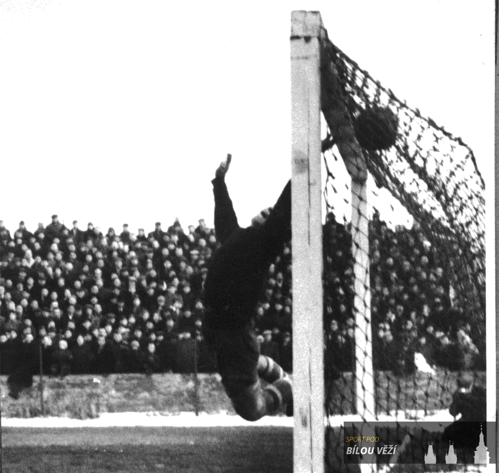 První branka Zdeňka Macka na 1:0, březen 1956 zápas se Slovanem Bratislava